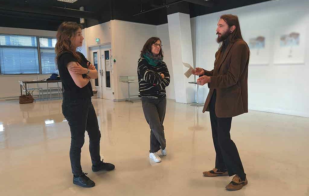 Rendez-vous à la galerie Les Abords de l'UBO à Brest pour préparer l'exposition Cartographie du Territoire entropique de François Chemin, 8 octobre 2024.